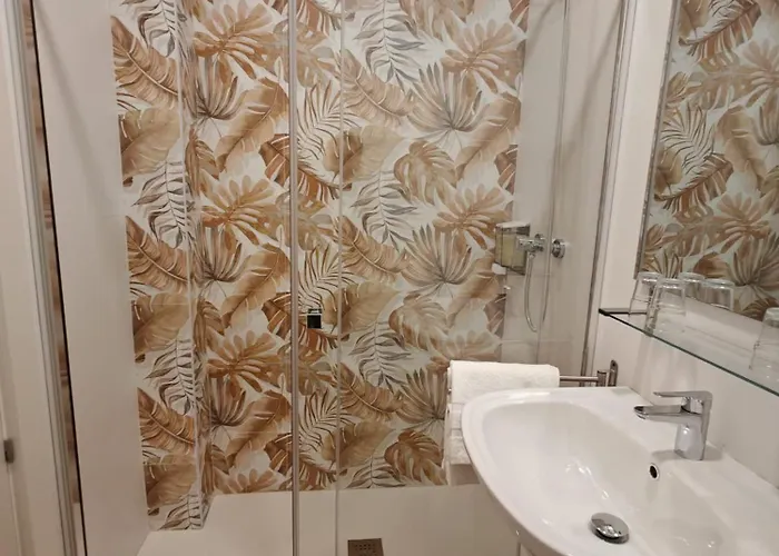 & Kitchen Zabalburu בית הארחה בילבאו